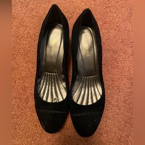 Easy Spirit Suede pumps